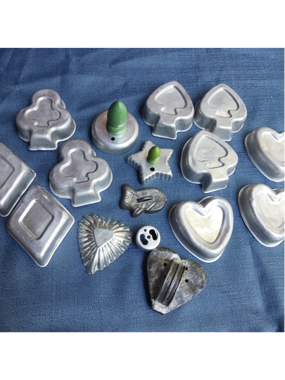 Lot Of Vintage Metal Cookie Cutters Biscuit Green Handle, Crinkle, Hearts Etc